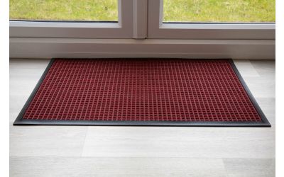 throw-down-heavy-duty-matting-hard-wearing-colour-red-standard-sizing-115-cm-x-175cm